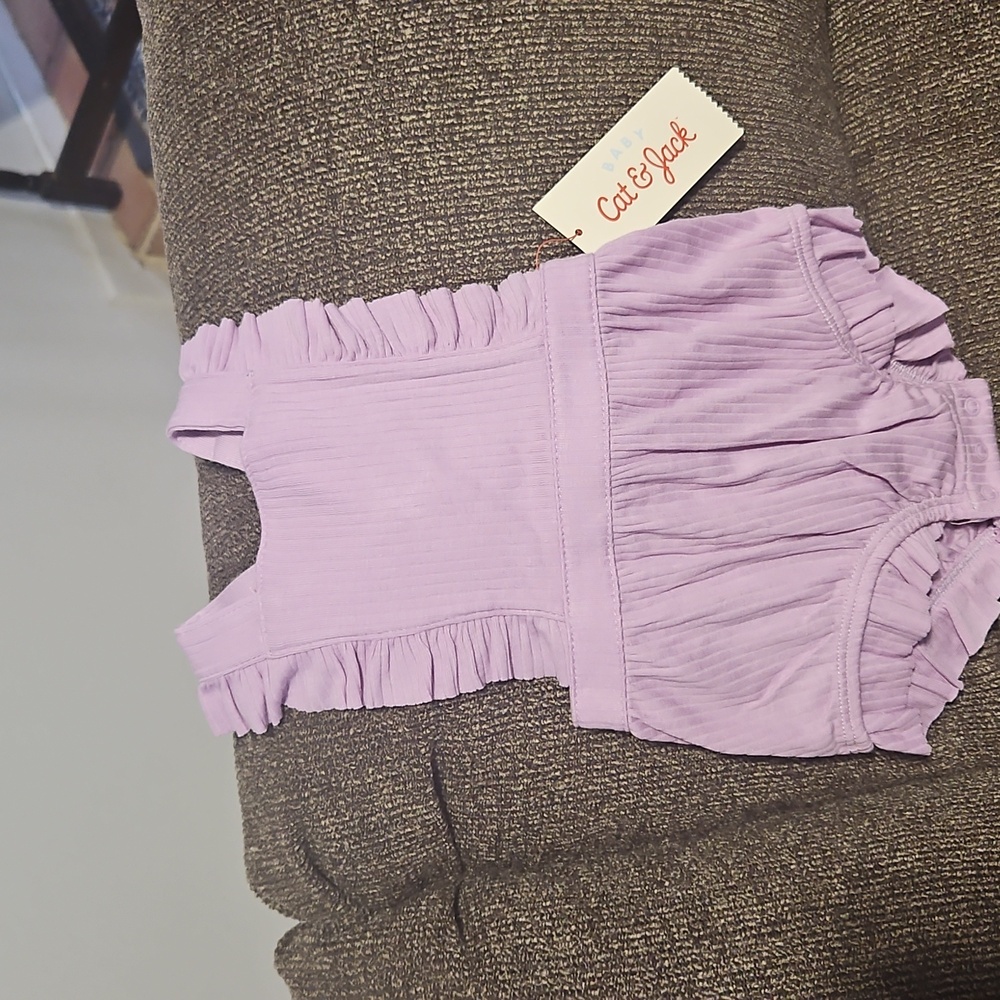 ❤️NWT Cat & Jack Lavender Ruffled Baby Romper.Sz 0-3 mth